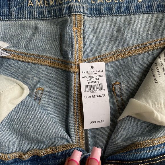 Distressed Curvy Mom Jean AE - Picture 4 of 6